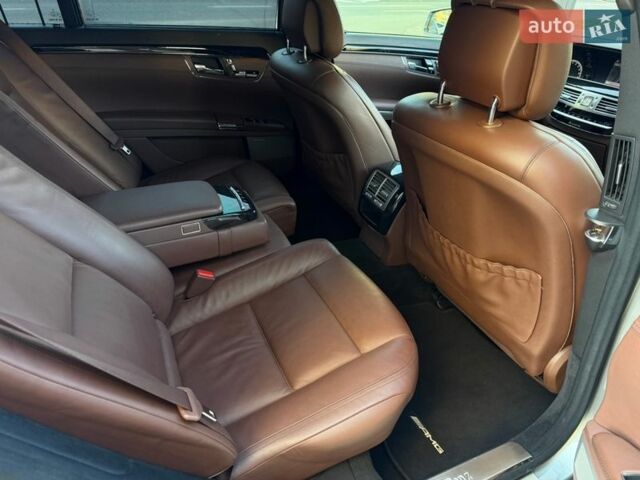 Сірий Мерседес С Клас, об'ємом двигуна 3 л та пробігом 272 тис. км за 21700 $, фото 22 на Automoto.ua