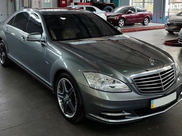 Серый Мерседес С Класс, объемом двигателя 4.7 л и пробегом 445 тыс. км за 22000 $, фото 4 на Automoto.ua