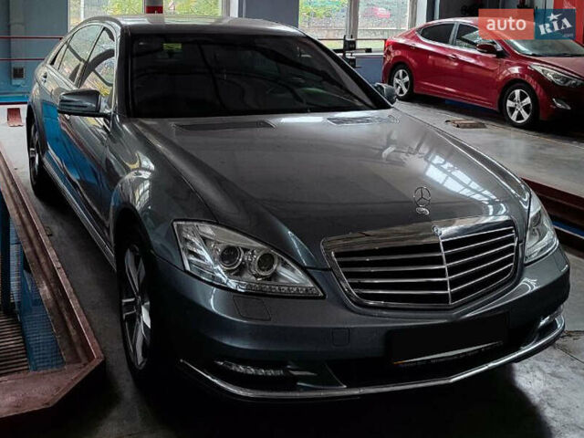 Сірий Мерседес С Клас, об'ємом двигуна 4.66 л та пробігом 219 тис. км за 24000 $, фото 3 на Automoto.ua