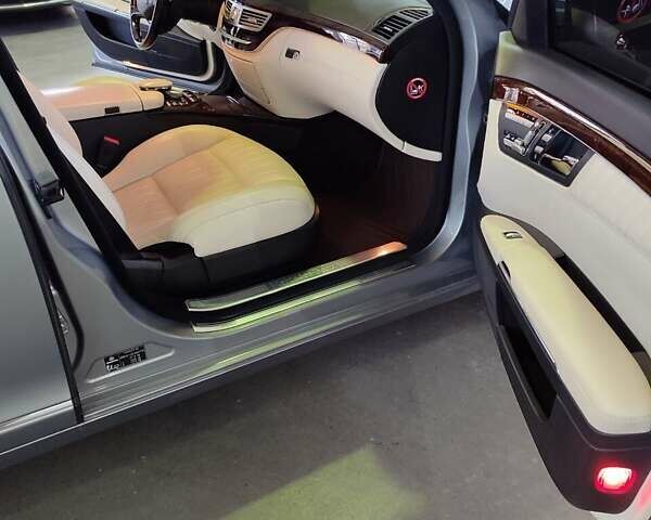 Серый Мерседес С Класс, объемом двигателя 4.66 л и пробегом 445 тыс. км за 22000 $, фото 2 на Automoto.ua