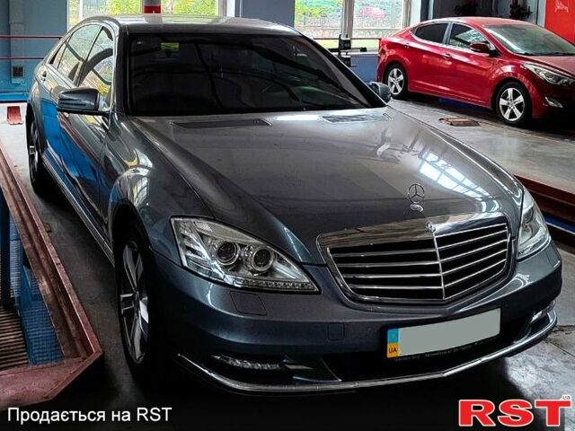 Серый Мерседес С Класс, объемом двигателя 4.7 л и пробегом 219 тыс. км за 24000 $, фото 11 на Automoto.ua