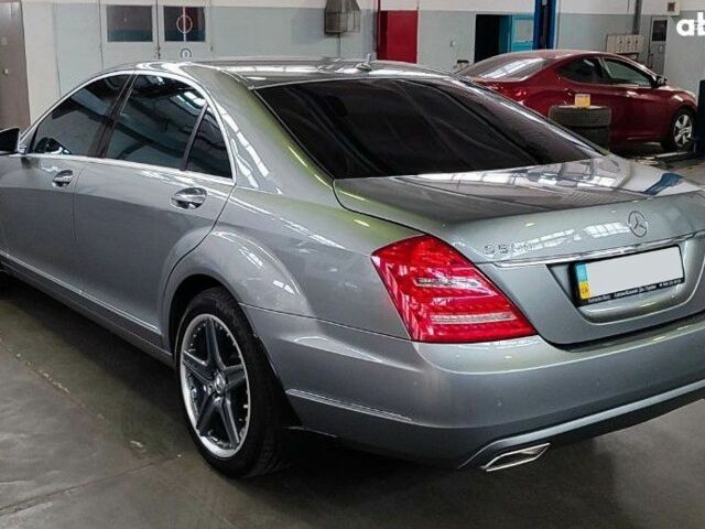 Серый Мерседес С Класс, объемом двигателя 4.7 л и пробегом 445 тыс. км за 22000 $, фото 2 на Automoto.ua