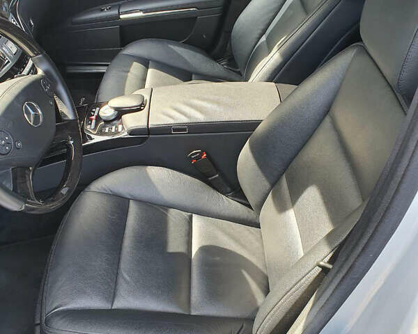 Серый Мерседес С Класс, объемом двигателя 4.7 л и пробегом 130 тыс. км за 26000 $, фото 4 на Automoto.ua