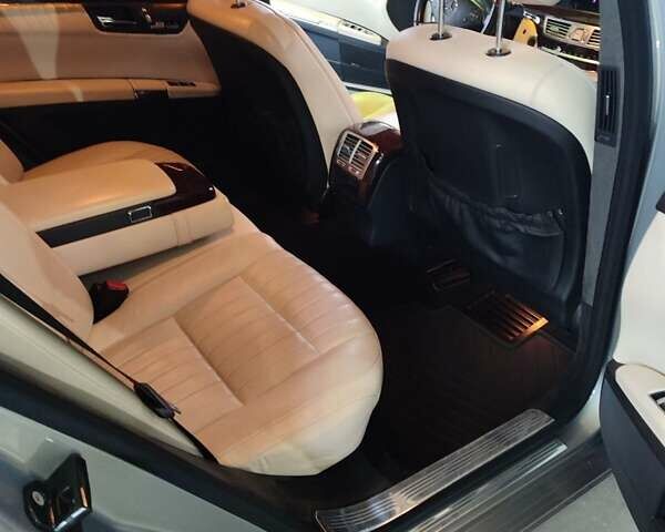 Серый Мерседес С Класс, объемом двигателя 4.66 л и пробегом 445 тыс. км за 22000 $, фото 4 на Automoto.ua