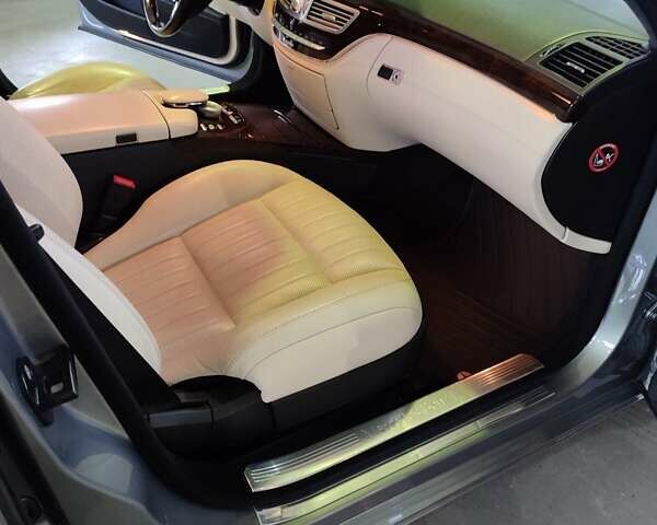 Серый Мерседес С Класс, объемом двигателя 4.66 л и пробегом 445 тыс. км за 22000 $, фото 3 на Automoto.ua