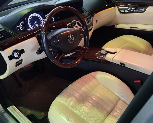 Серый Мерседес С Класс, объемом двигателя 4.66 л и пробегом 445 тыс. км за 22000 $, фото 7 на Automoto.ua