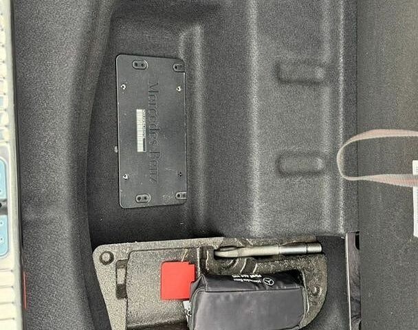 Серый Мерседес С Класс, объемом двигателя 4 л и пробегом 52 тыс. км за 48500 $, фото 62 на Automoto.ua