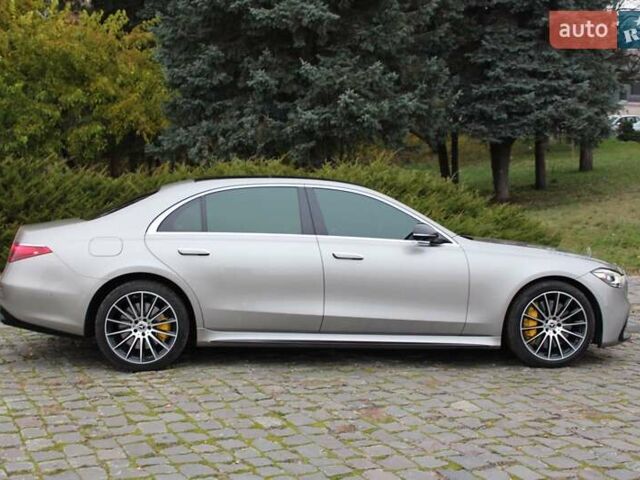 Серый Мерседес С Класс, объемом двигателя 4 л и пробегом 120 тыс. км за 105000 $, фото 1 на Automoto.ua