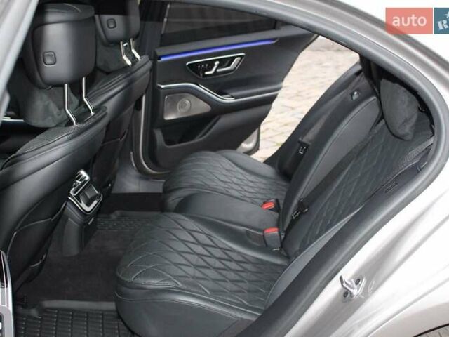 Серый Мерседес С Класс, объемом двигателя 4 л и пробегом 120 тыс. км за 105000 $, фото 39 на Automoto.ua