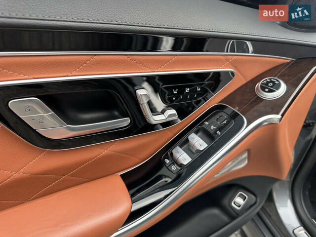 Серый Мерседес С Класс, объемом двигателя 3.98 л и пробегом 42 тыс. км за 95999 $, фото 15 на Automoto.ua