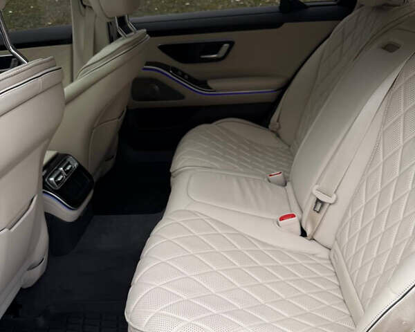 Серый Мерседес С Класс, объемом двигателя 3.98 л и пробегом 49 тыс. км за 95000 $, фото 11 на Automoto.ua