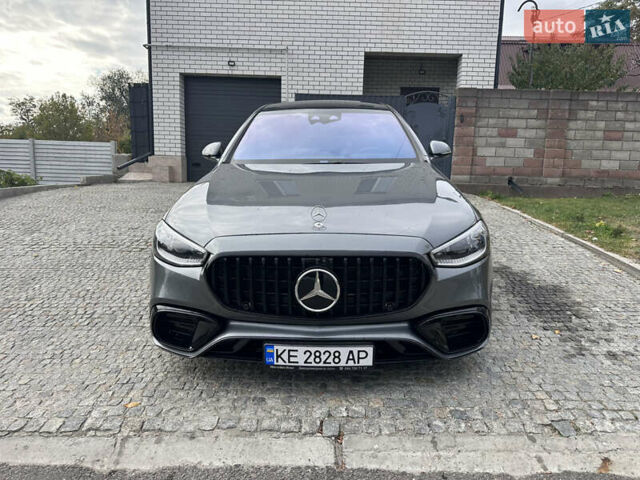 Серый Мерседес С Класс, объемом двигателя 3.98 л и пробегом 42 тыс. км за 95999 $, фото 3 на Automoto.ua