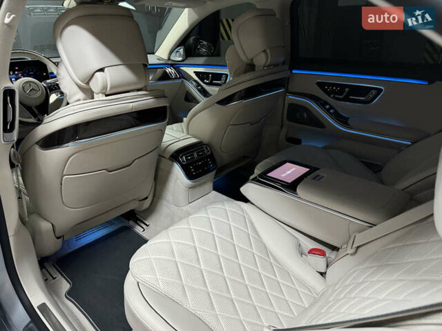 Серый Мерседес С Класс, объемом двигателя 3.98 л и пробегом 15 тыс. км за 120000 $, фото 21 на Automoto.ua