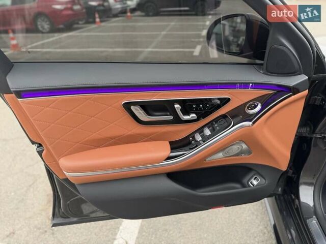 Серый Мерседес С Класс, объемом двигателя 4 л и пробегом 54 тыс. км за 115000 $, фото 22 на Automoto.ua