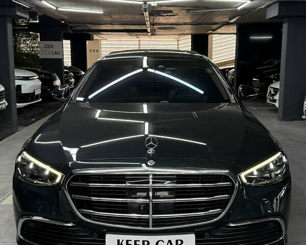 Серый Мерседес С Класс, объемом двигателя 4 л и пробегом 91 тыс. км за 104000 $, фото 3 на Automoto.ua