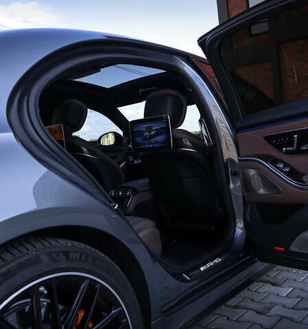 Серый Мерседес С Класс, объемом двигателя 3.98 л и пробегом 19 тыс. км за 315000 $, фото 10 на Automoto.ua