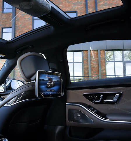 Серый Мерседес С Класс, объемом двигателя 3.98 л и пробегом 19 тыс. км за 315000 $, фото 23 на Automoto.ua