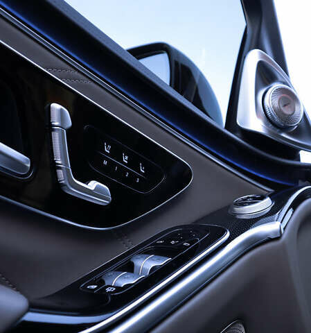 Серый Мерседес С Класс, объемом двигателя 3.98 л и пробегом 19 тыс. км за 315000 $, фото 31 на Automoto.ua