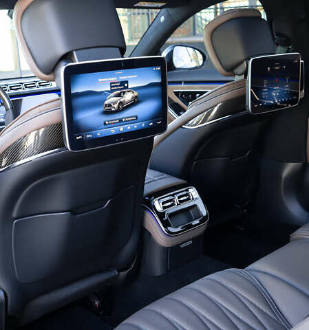 Серый Мерседес С Класс, объемом двигателя 3.98 л и пробегом 19 тыс. км за 315000 $, фото 28 на Automoto.ua