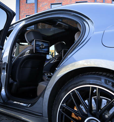 Серый Мерседес С Класс, объемом двигателя 3.98 л и пробегом 19 тыс. км за 315000 $, фото 29 на Automoto.ua