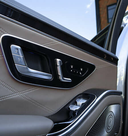 Серый Мерседес С Класс, объемом двигателя 3.98 л и пробегом 19 тыс. км за 315000 $, фото 25 на Automoto.ua