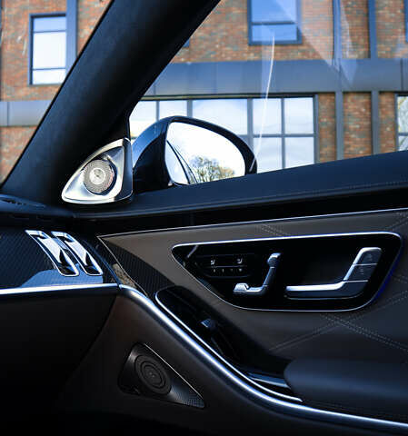 Серый Мерседес С Класс, объемом двигателя 3.98 л и пробегом 19 тыс. км за 315000 $, фото 20 на Automoto.ua