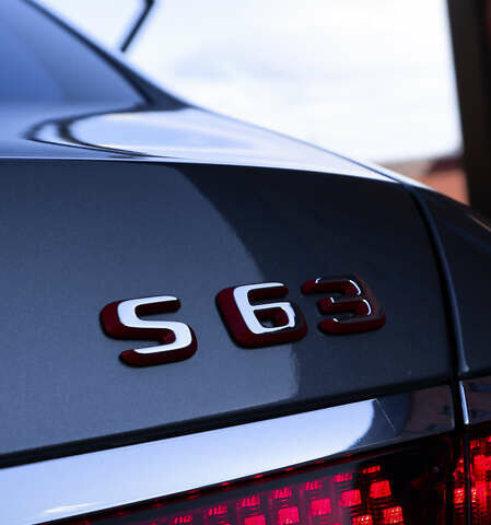 Серый Мерседес С Класс, объемом двигателя 3.98 л и пробегом 19 тыс. км за 315000 $, фото 4 на Automoto.ua