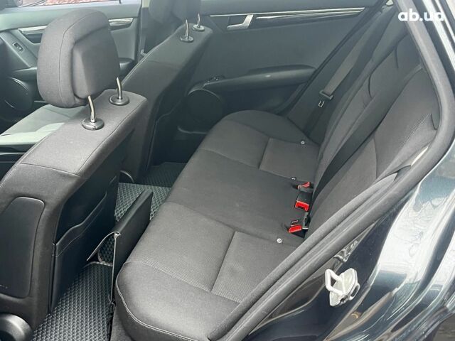 Серый Мерседес С Класс, объемом двигателя 2.2 л и пробегом 208 тыс. км за 12890 $, фото 24 на Automoto.ua