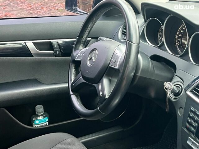 Серый Мерседес С Класс, объемом двигателя 2.2 л и пробегом 208 тыс. км за 12890 $, фото 20 на Automoto.ua