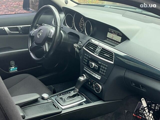 Серый Мерседес С Класс, объемом двигателя 2.2 л и пробегом 208 тыс. км за 12890 $, фото 16 на Automoto.ua