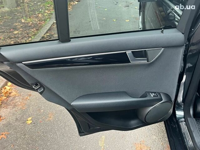 Серый Мерседес С Класс, объемом двигателя 2.2 л и пробегом 208 тыс. км за 12890 $, фото 25 на Automoto.ua