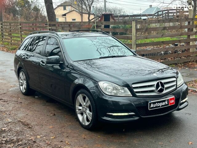 Серый Мерседес С Класс, объемом двигателя 2.2 л и пробегом 208 тыс. км за 12890 $, фото 2 на Automoto.ua