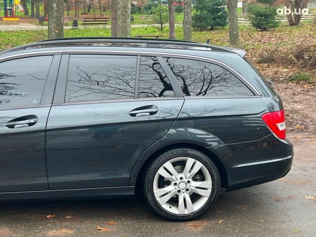 Серый Мерседес С Класс, объемом двигателя 2.2 л и пробегом 208 тыс. км за 12890 $, фото 6 на Automoto.ua