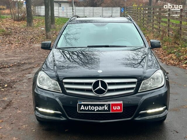 Серый Мерседес С Класс, объемом двигателя 2.2 л и пробегом 208 тыс. км за 12890 $, фото 1 на Automoto.ua