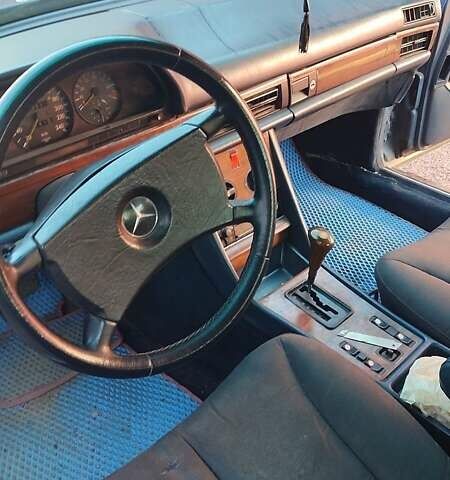 Синий Мерседес С Класс, объемом двигателя 3 л и пробегом 300 тыс. км за 2500 $, фото 5 на Automoto.ua