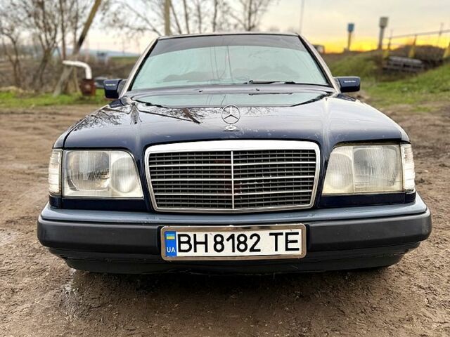 Синий Мерседес С Класс, объемом двигателя 2.8 л и пробегом 123 тыс. км за 2200 $, фото 1 на Automoto.ua