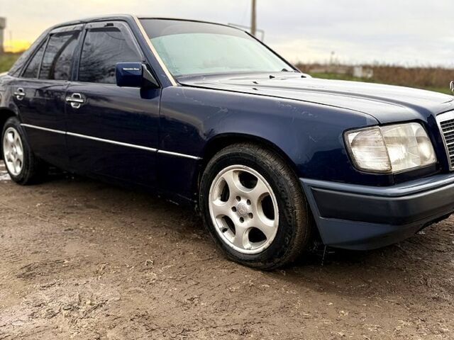 Синий Мерседес С Класс, объемом двигателя 2.8 л и пробегом 123 тыс. км за 2200 $, фото 2 на Automoto.ua