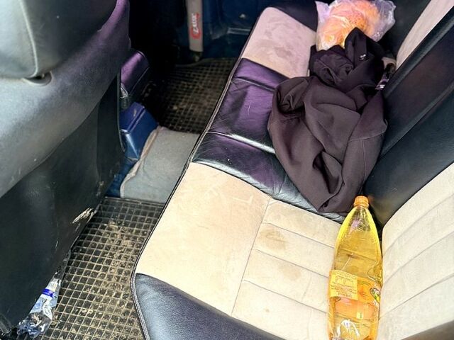 Синій Мерседес С Клас, об'ємом двигуна 2.8 л та пробігом 123 тис. км за 2200 $, фото 11 на Automoto.ua