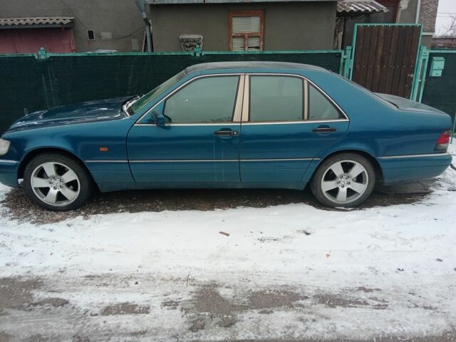 Синій Мерседес С Клас, об'ємом двигуна 3.5 л та пробігом 350 тис. км за 3500 $, фото 1 на Automoto.ua