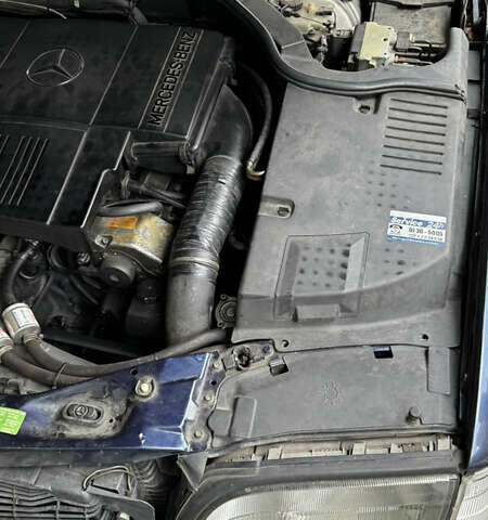 Синій Мерседес С Клас, об'ємом двигуна 4.2 л та пробігом 400 тис. км за 4000 $, фото 12 на Automoto.ua