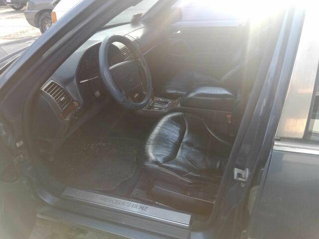 Синий Мерседес С Класс, объемом двигателя 3.5 л и пробегом 400 тыс. км за 4000 $, фото 8 на Automoto.ua