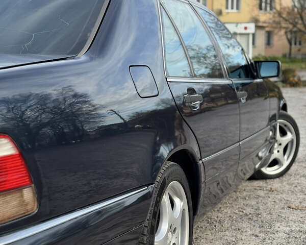 Синий Мерседес С Класс, объемом двигателя 2.97 л и пробегом 420 тыс. км за 4300 $, фото 6 на Automoto.ua