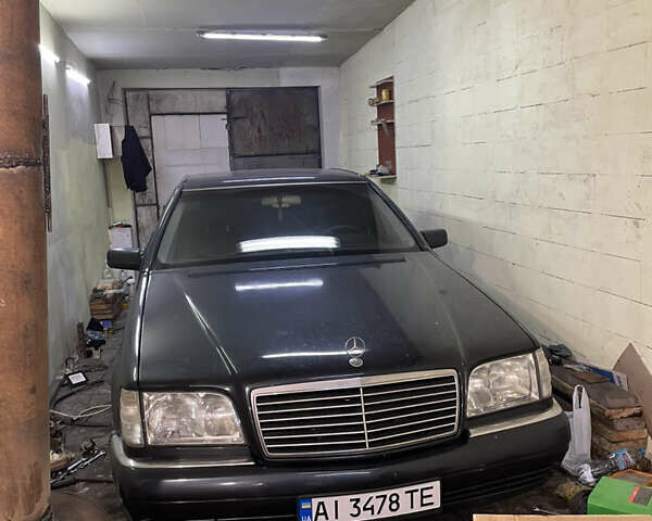 Синій Мерседес С Клас, об'ємом двигуна 3.2 л та пробігом 300 тис. км за 8500 $, фото 12 на Automoto.ua