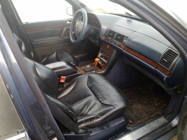 Синий Мерседес С Класс, объемом двигателя 3.5 л и пробегом 400 тыс. км за 4000 $, фото 3 на Automoto.ua