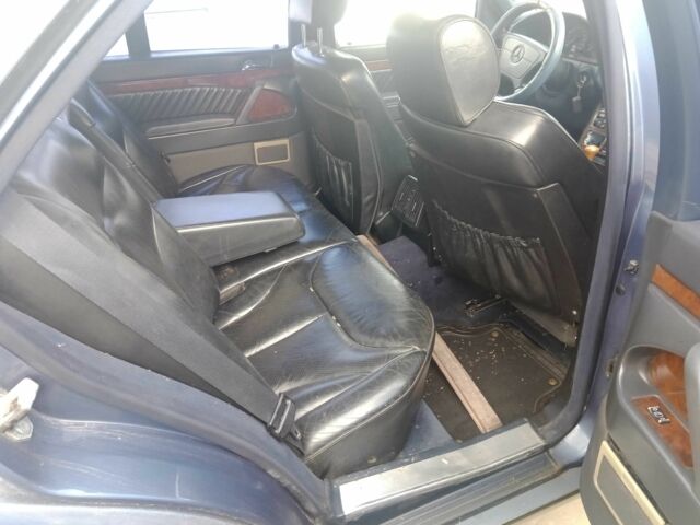 Синий Мерседес С Класс, объемом двигателя 3.5 л и пробегом 400 тыс. км за 4000 $, фото 4 на Automoto.ua