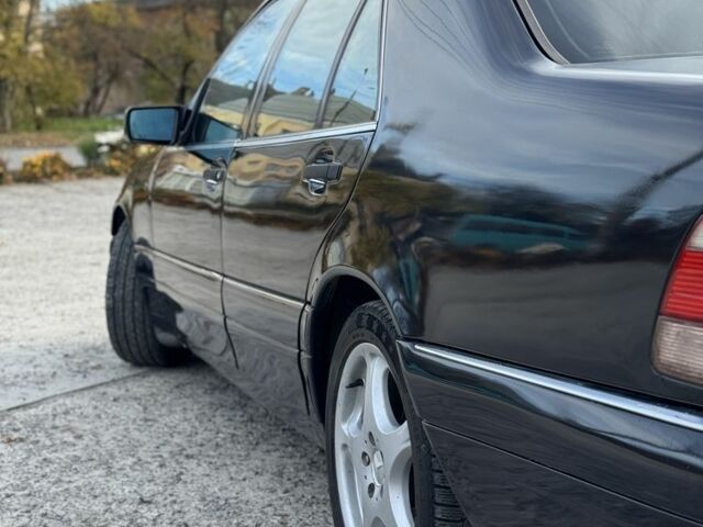 Синий Мерседес С Класс, объемом двигателя 3 л и пробегом 421 тыс. км за 4200 $, фото 2 на Automoto.ua