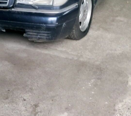 Синий Мерседес С Класс, объемом двигателя 4.2 л и пробегом 420 тыс. км за 4500 $, фото 6 на Automoto.ua