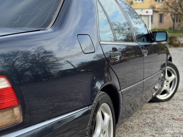 Синий Мерседес С Класс, объемом двигателя 3 л и пробегом 421 тыс. км за 4200 $, фото 5 на Automoto.ua