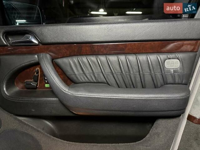 Синий Мерседес С Класс, объемом двигателя 6 л и пробегом 216 тыс. км за 15500 $, фото 11 на Automoto.ua