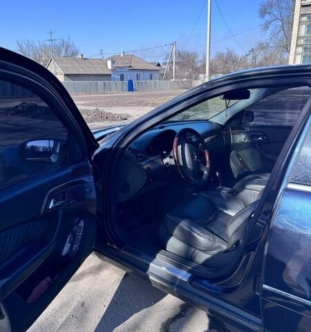 Синий Мерседес С Класс, объемом двигателя 4.97 л и пробегом 233 тыс. км за 7000 $, фото 1 на Automoto.ua